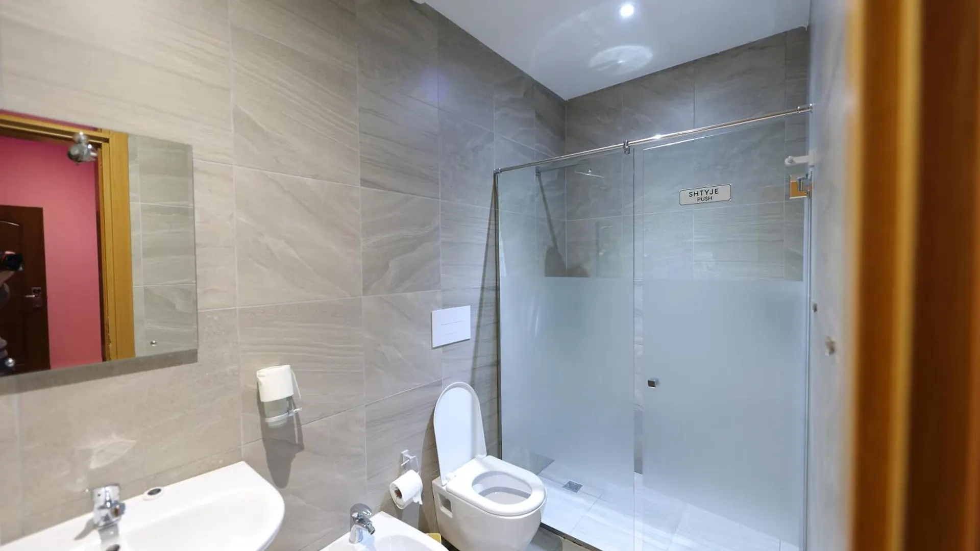 Hotel Gjuta Farke e Madhe
