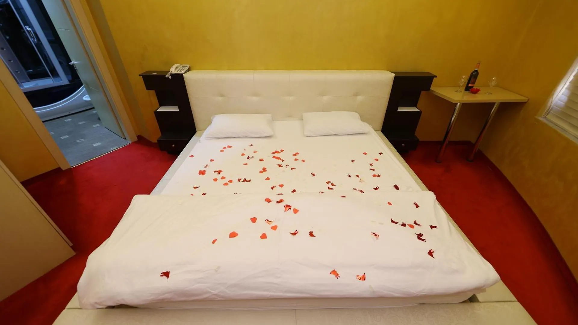 ****  Hotel Gjuta Farke e Madhe Albania